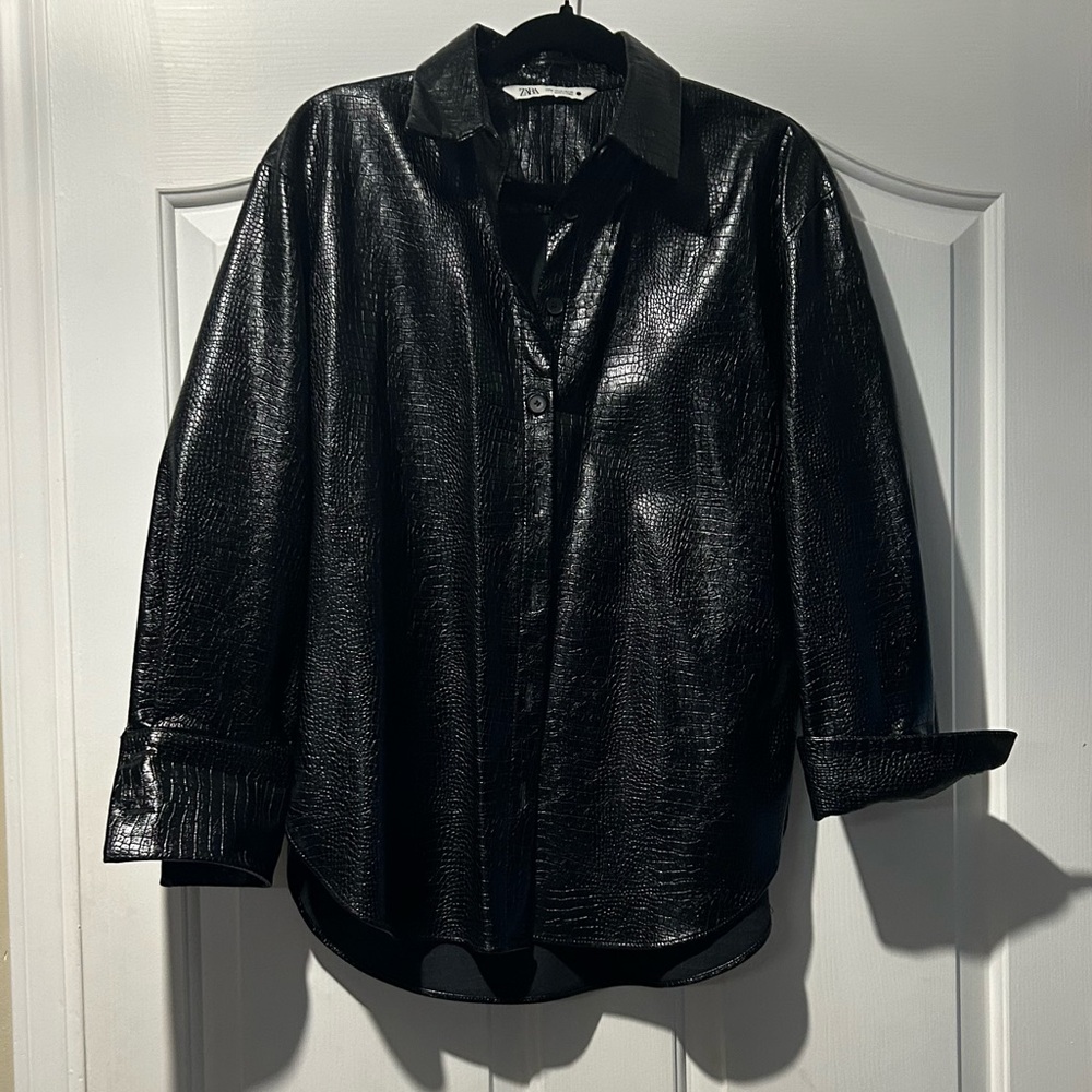 Zara Size Medium Womens Faux Leather Jacket Shirt Shacket Textured Black EUC